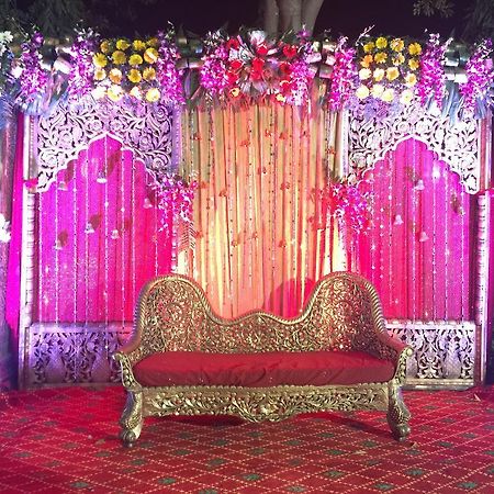 Hotel Ekant Faridabad Esterno foto