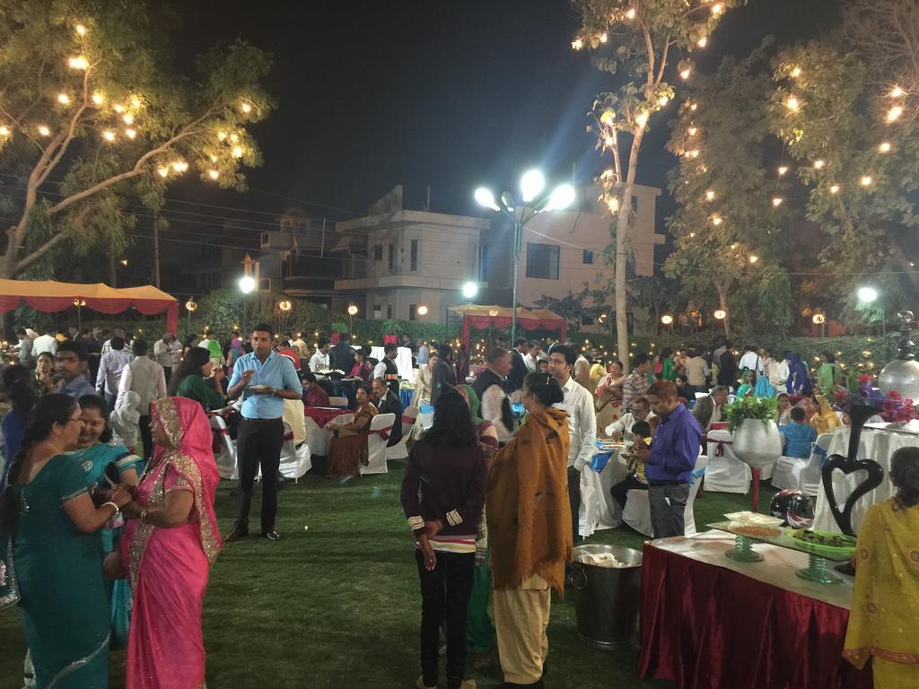Hotel Ekant Faridabad Esterno foto