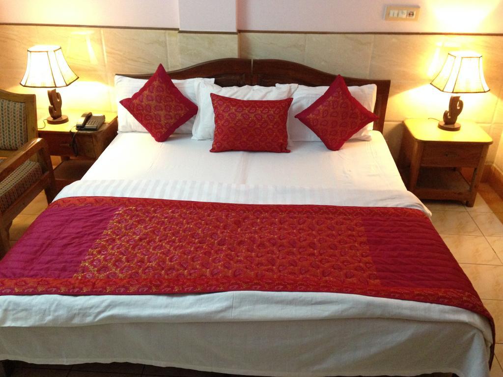Hotel Ekant Faridabad Esterno foto
