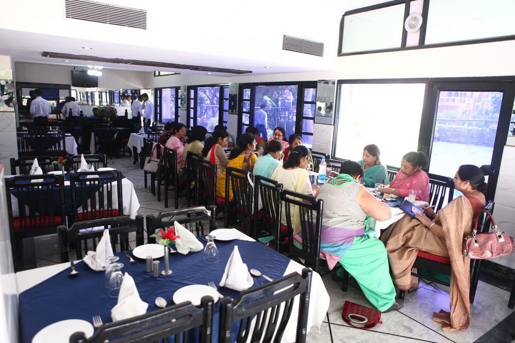 Hotel Ekant Faridabad Esterno foto
