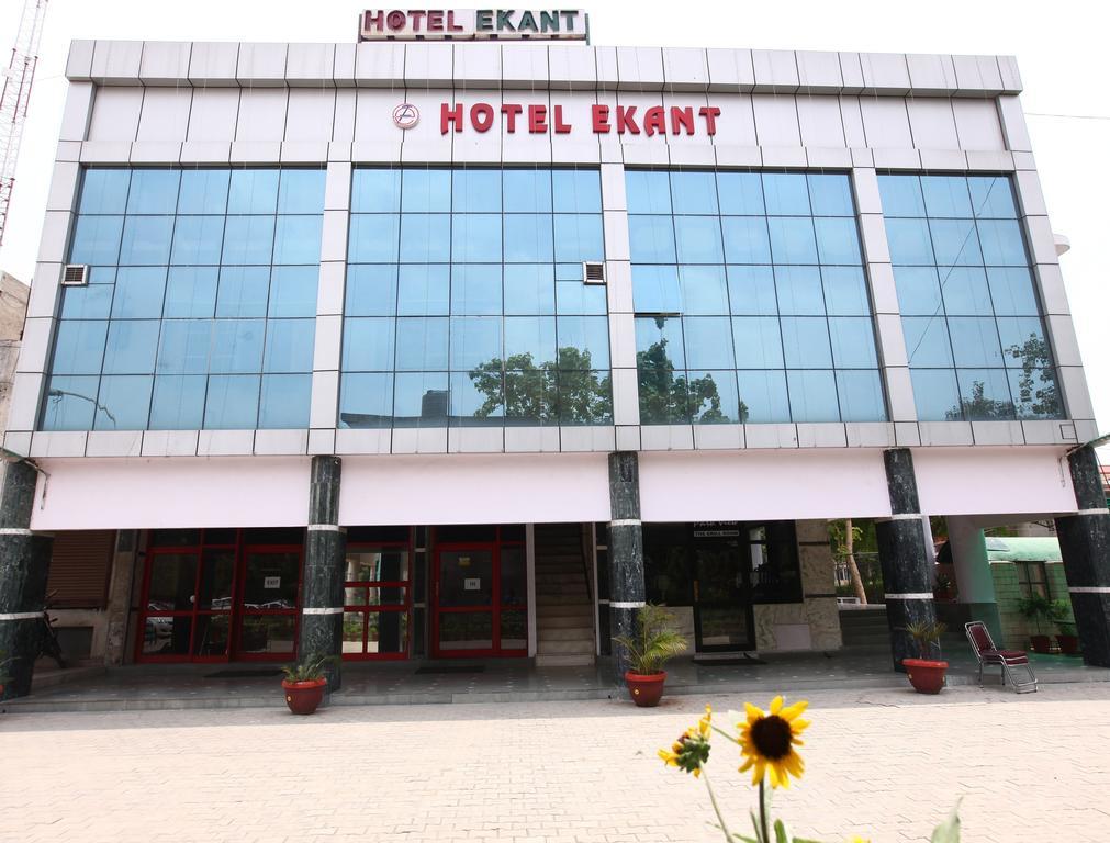 Hotel Ekant Faridabad Esterno foto