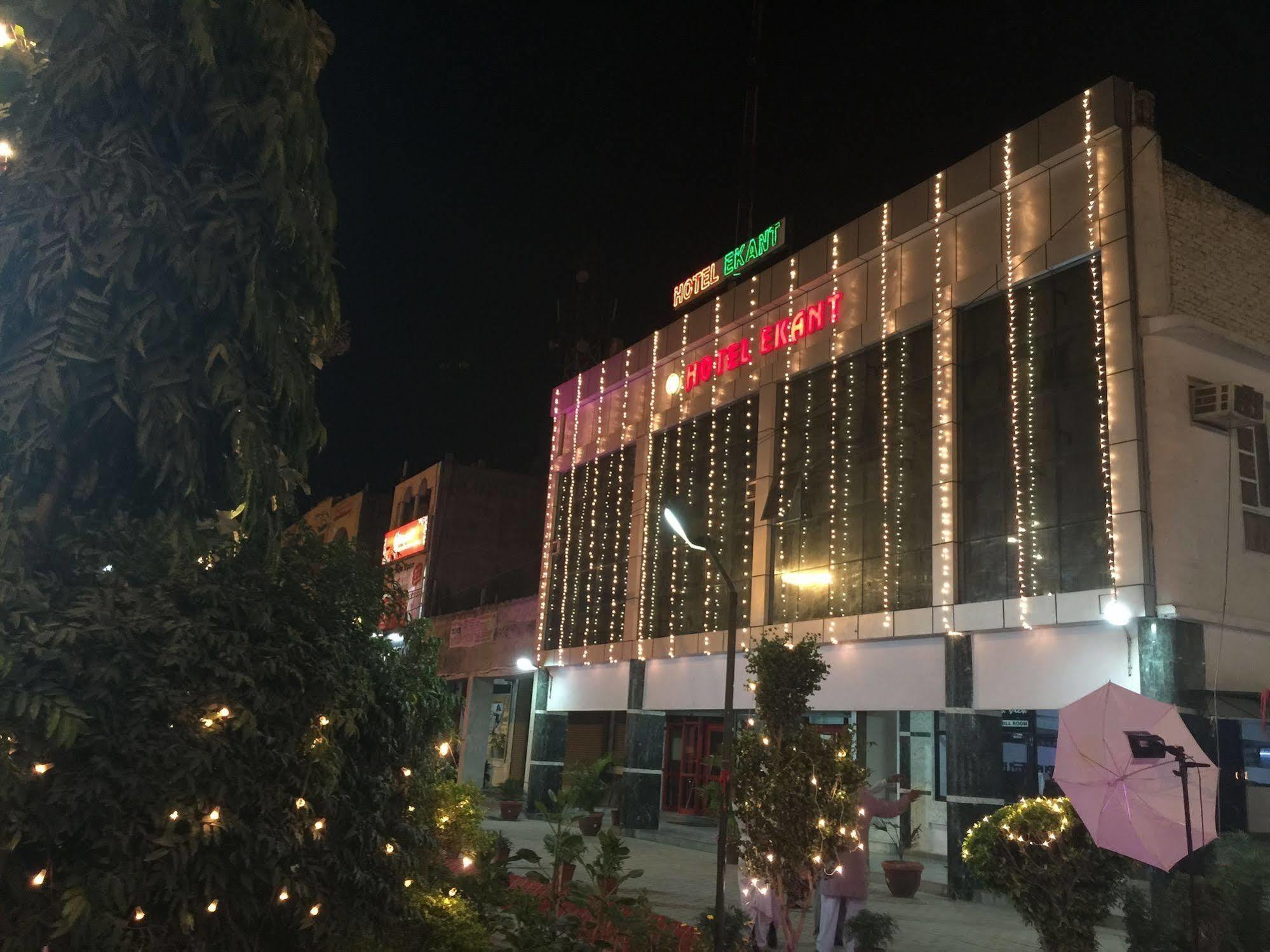 Hotel Ekant Faridabad Esterno foto