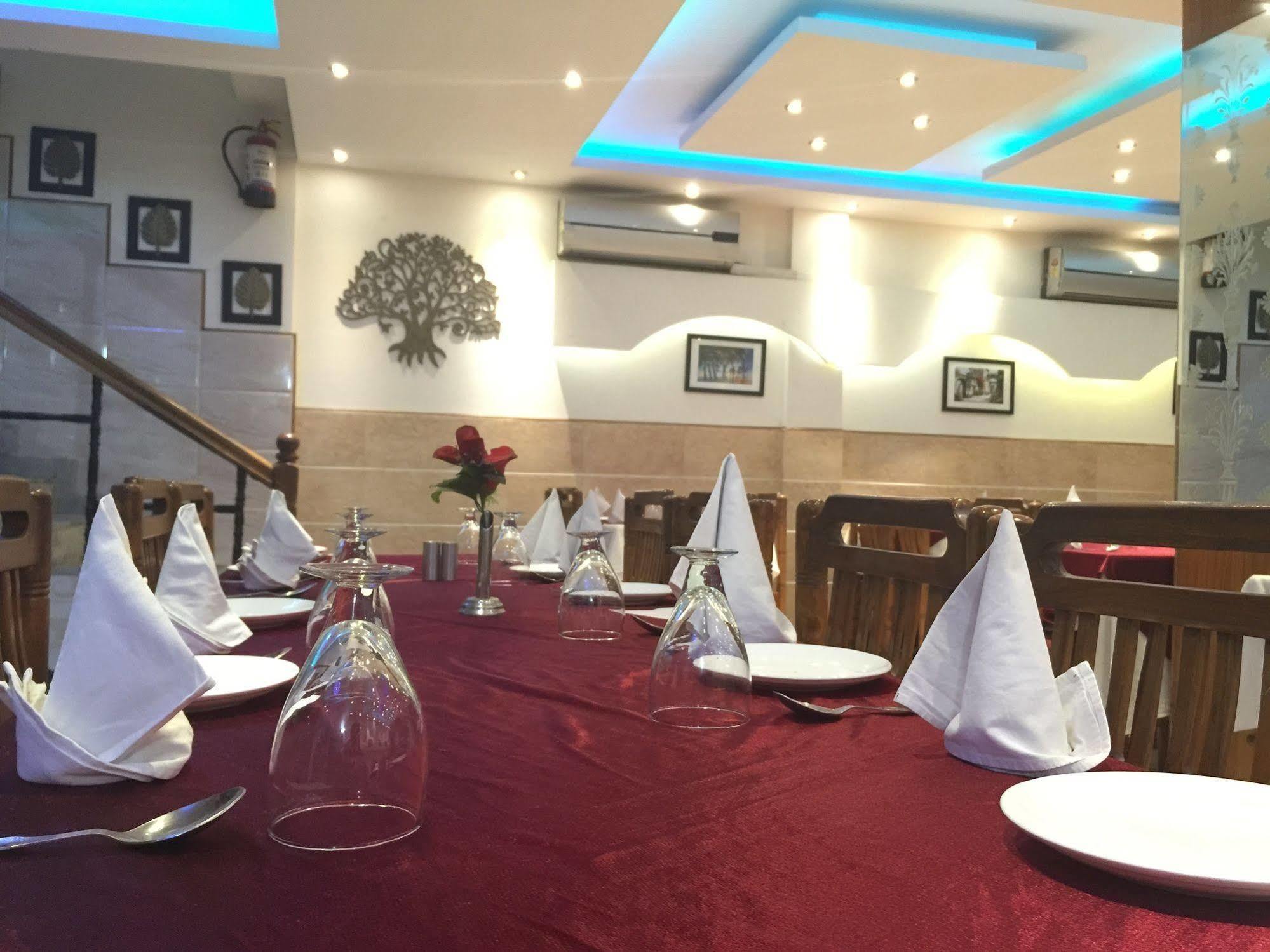 Hotel Ekant Faridabad Esterno foto