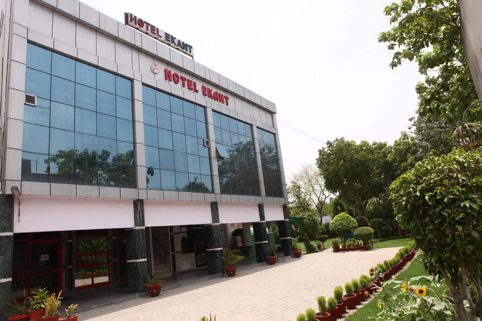 Hotel Ekant Faridabad Esterno foto