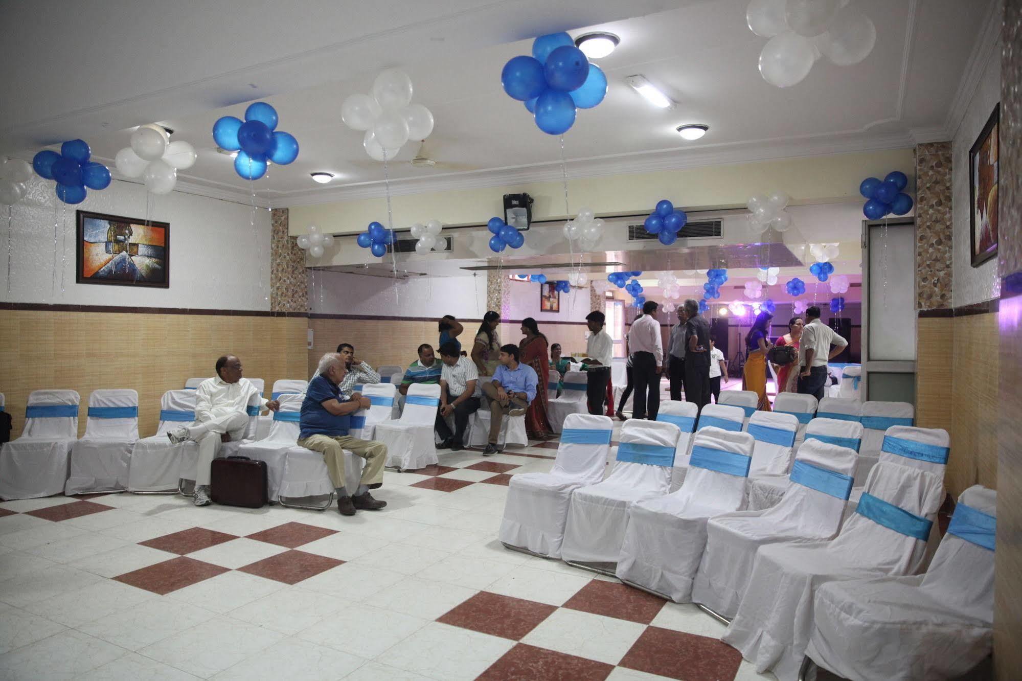Hotel Ekant Faridabad Esterno foto